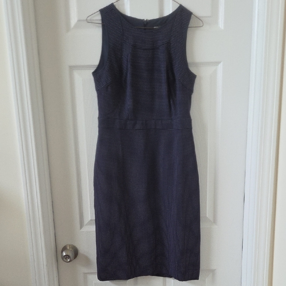 Elegant Navy Blue Sleeveless Polka Dot Dress